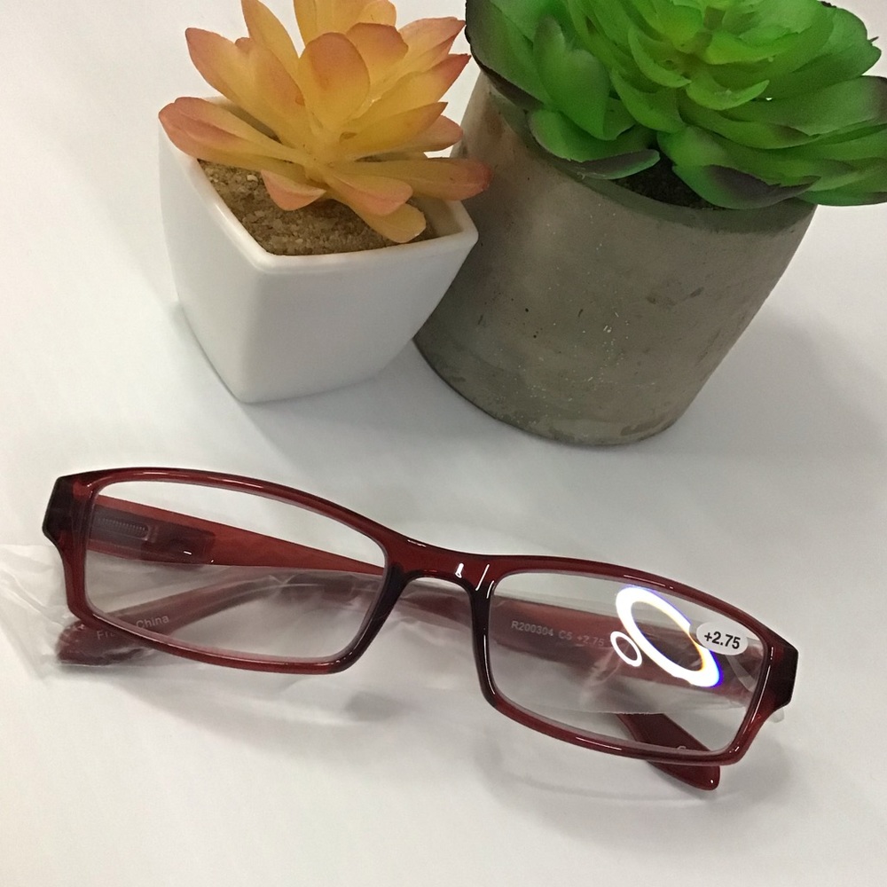New reading glasses +2.75 magnification strength
